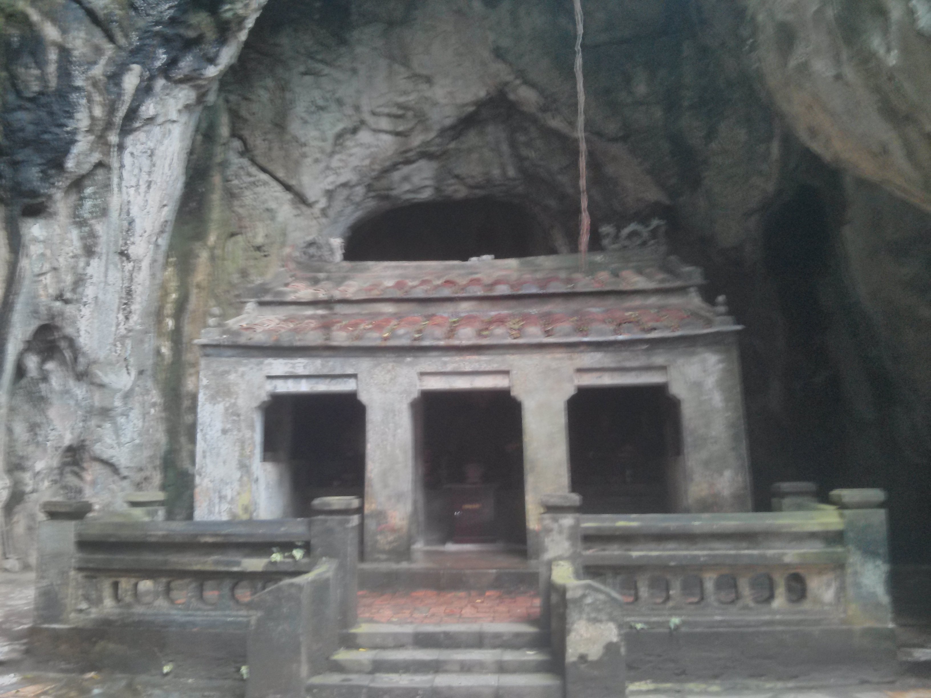 La plus vieille pagode dans une des caves