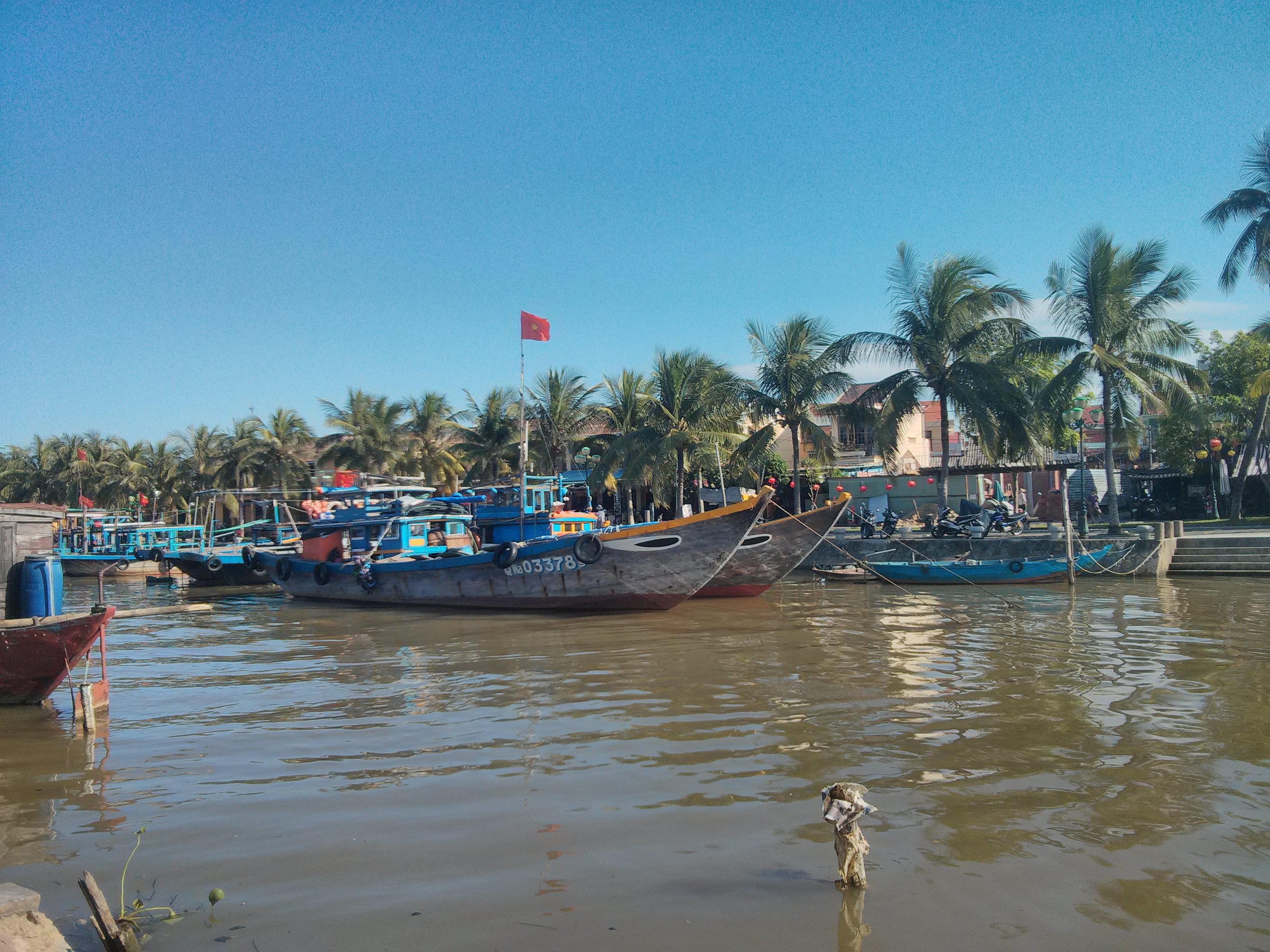 Le canal est ses bateaux